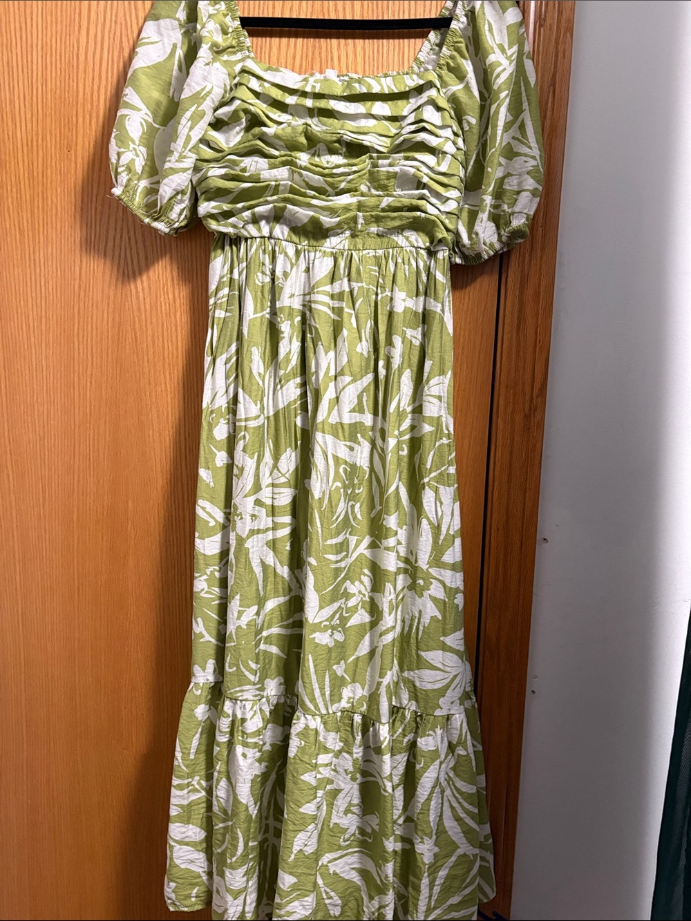Green Floral Puff-Sleeve Midi Dress with Ruching